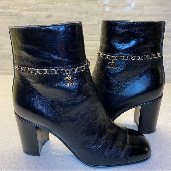 Chanel Short Boots with gold chain - Picture 8 of 12